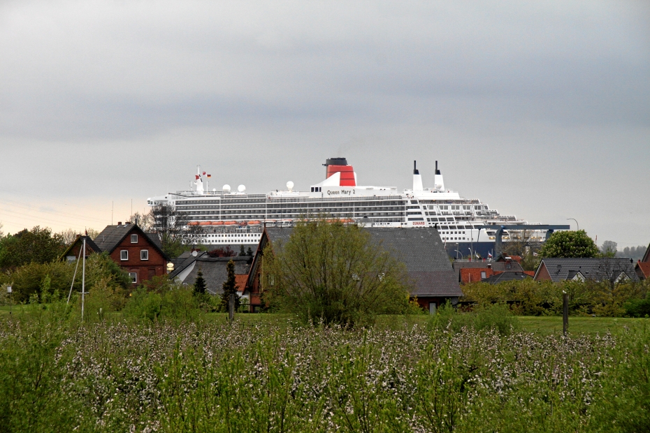 IMG12061.JPG - auf Höhe Lühe Sperrwerk